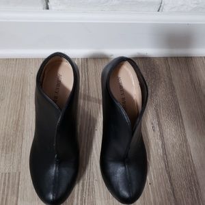 Shoe booties black